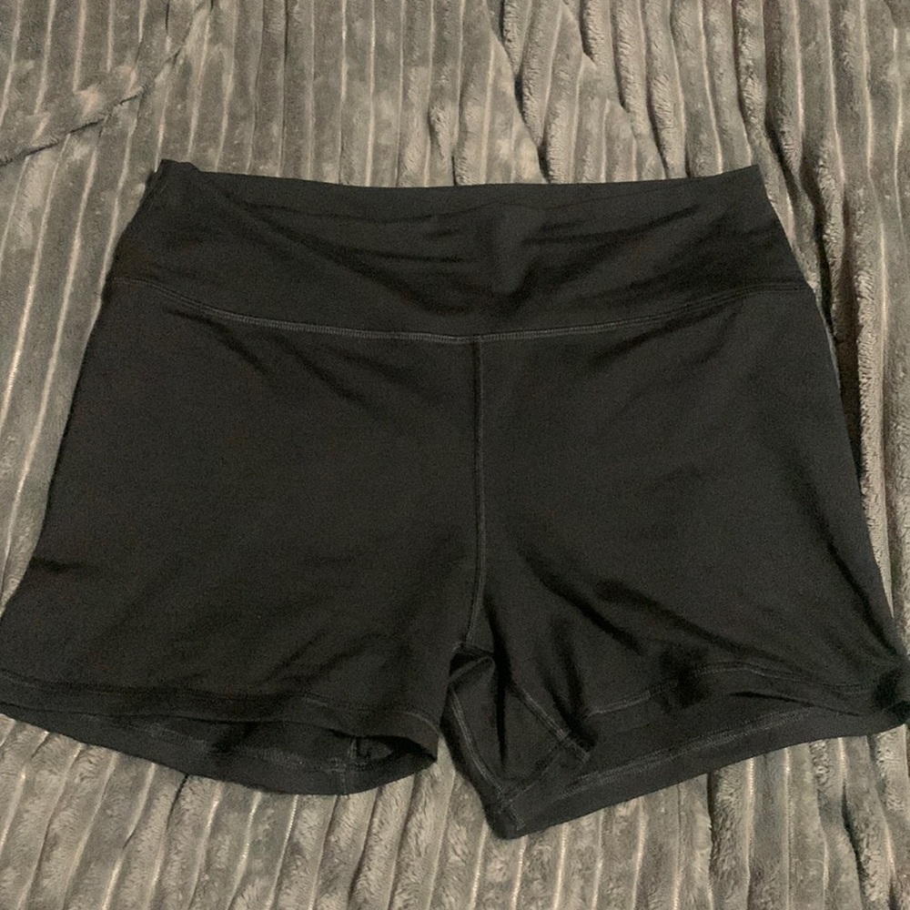 Fleo booty shorts